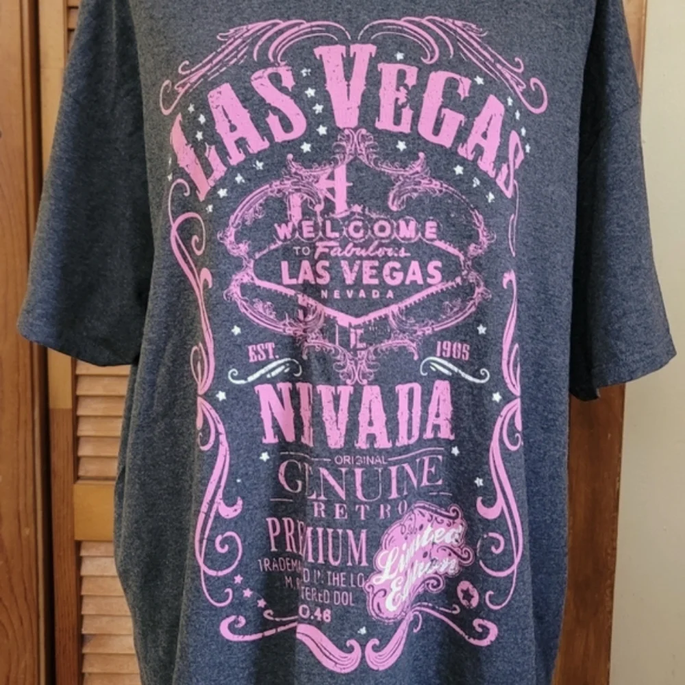 NWOT Las Vegas Short Sleeve Tee Size XL - Picture 2 of 5